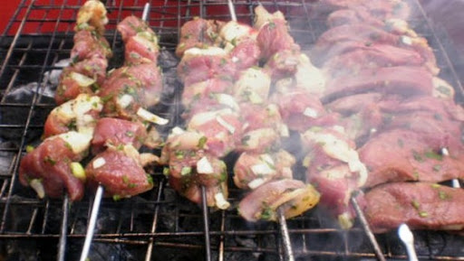 Les soirées du Ramadhan à Djelfa au goût des brochettes braisées