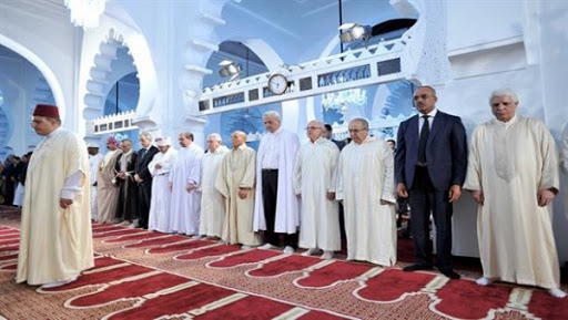 MM. Bensalah, Ould Khelifa et Sellal accomplissent la prière de l’Aid à la Grande Mosquée d’Alger