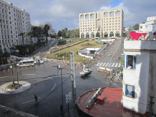 Quand un haut fonctionnaire du ministère des affaires étrangères décide d’emmurer la fenêtre de sa voisine !