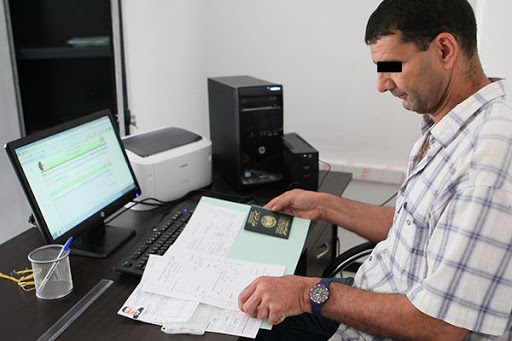 Une instruction de Bedoui prive des milliers de « harraga » du passeport d’urgence