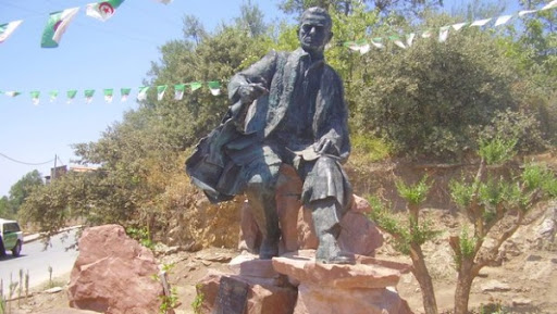 Une statue à l’effigie de Mouloud Mammeri : « La capuche de l’abondance » dévoilée à Ath Yenni