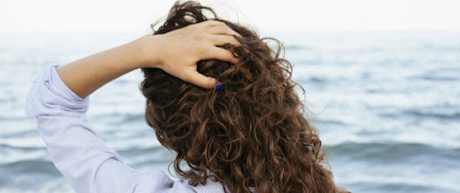 5 remèdes maison pour éliminer les pellicules