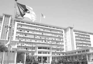 Algérie Politique : Suspense autour du remaniement ministériel