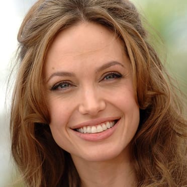 Angelina Jolie est le visage du nouveau parfum Armani