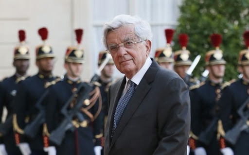 Aux musulmans, Jean-Pierre Chevènement recommande la « discrétion »