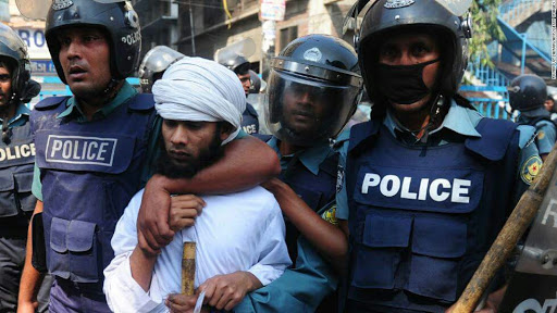 Bangladesh : la police annonce avoir tué le responsable présumé de l’attentat de Dacca.
