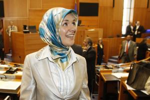 Belgique : A Bruxelles, une élue régionale portant le voile relance la polémique