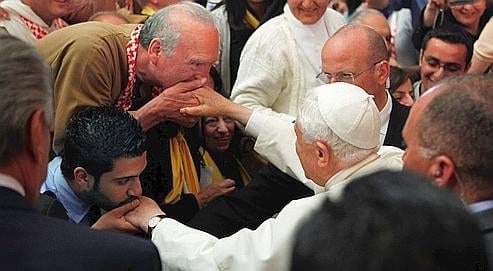 Benoît XVI cherche à contribuer à la paix