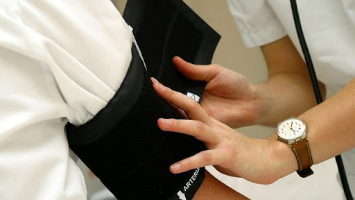 Blida: Une infirmière tabassée par un couple à la polyclinique d’Ouled Yaïch