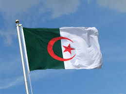 Boutarfa s’entretient avec l’ambassadeur du Koweït en Algérie ALGER- Le ministre de l’Energie Noureddine Boutarfa a reçu jeudi l’ambassadeur du Koweït en Algérie Marzouk Moutlak Eshabou et ont examiné notamment le développement de des relations et de coopérat