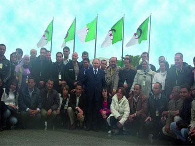 Bouteflika annonce une révision de la loi sur l’information