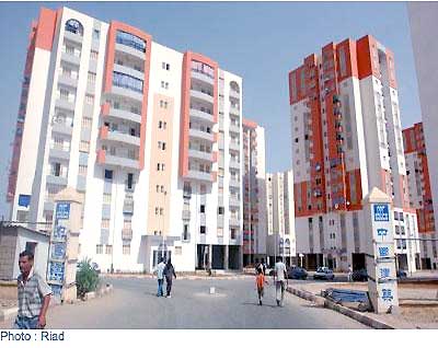 Bouteflika insiste sur le un million de logements