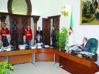 Bouteflika met en garde ses ministres