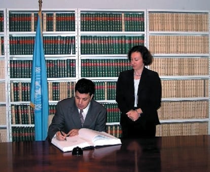 Bouteflika nomme 14 nouveaux ambassadeurs et 8 consuls