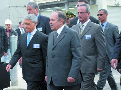 Bouteflika pour le développement des énergies renouvelables