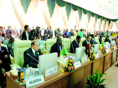 Bouteflika pour une approche globale des conflits africains
