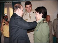 Bouteflika promeut une femme général