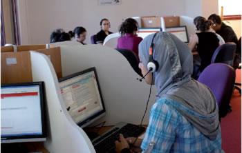 Call-center, porte-à-porte, serveurs, vendeurs… Les jeunes ont trouvé leurs jobs d’été