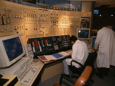 Chakib Khelil annonce la création d’un institut des sciences nucléaires