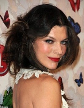 Coiffure : Milla Jovovich ose le flou artistique