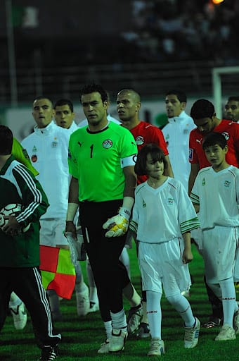 Des sportifs et des artistes égyptiens adhèrent à l&rsquo;initiative «une fleur pour chaque joueur algérien»