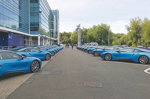 Elle coûte 120 000 Euros Une BMW i8s pour Mahrez !