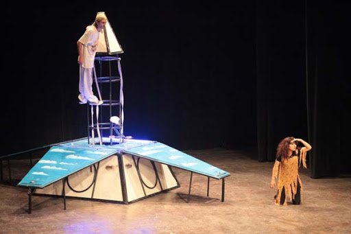 Emergence des talents et perfectionnement des troupes amateurs: Sessions de formation aux techniques théâtrales à Tizi Ouzou et à Oran