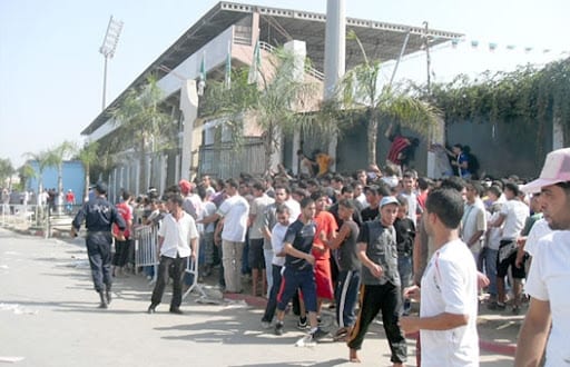 EN :  Le trafic de billets fait rage à Tchaker