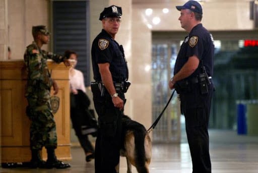 Etats-Unis : Une victime de la police new-yorkaises demande indemnisation