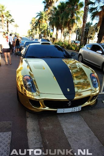 Ferrari 599 GTB Hamann tout en or devant le Carlton de Cannes