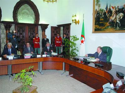 Flambée des prix : Bouteflika exige une reprise en main