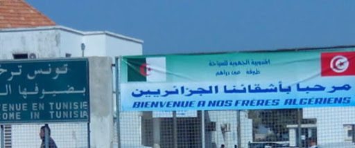 Frontières algéro-tunisiennes : Des Algériens en colère bloquent la route