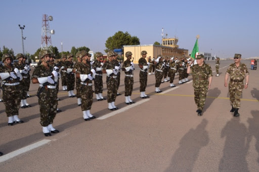 Gaïd Salah supervise l&rsquo;exécution d&rsquo;un exercice tactique aérien de tirs réels à Hassi Bahbah