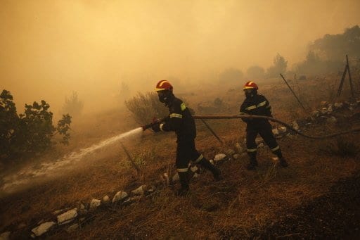 Grèce : Les pompiers peinent face aux feux au nord-est d&rsquo;Athènes