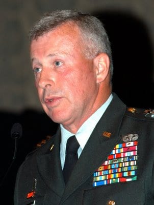 McKiernan étudie un dialogue avec les talibans modérés