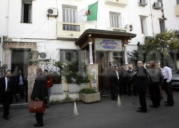 Il actionne ses ministres en prévision de la bataille des législatives :le FLN sort l’artillerie lourde