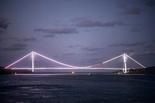 Inauguration du troisième pont sur le Bosphore, projet titanesque d’Erdogan.