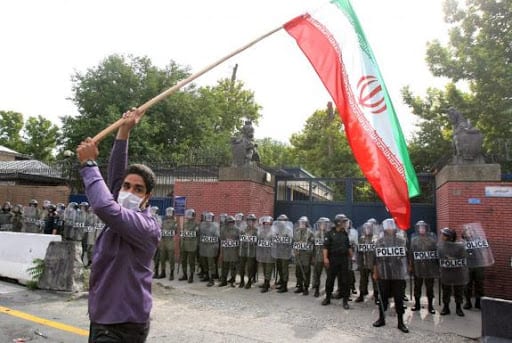 Iran : 8 employés de l&rsquo;ambassade britannique arrêtés