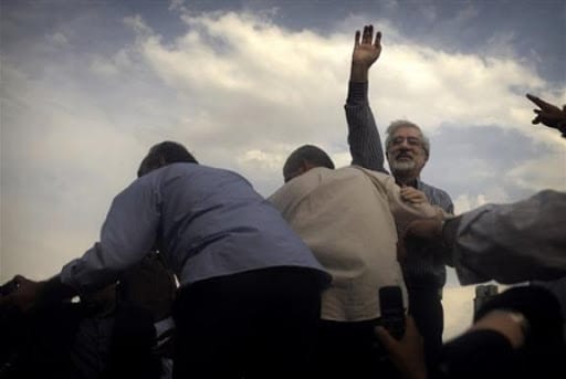 Iran : Moussavi subi une pression de plus en plus forte