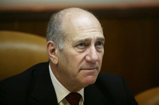 Israël : Ehud Olmert inculpé pour corruption