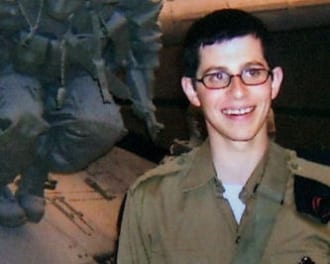 Israël : Un ancien chef du Mossad négocie la libération de Gilad Shalit