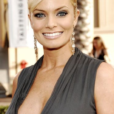 Jaime Pressly (Earl) à nouveau fiancée