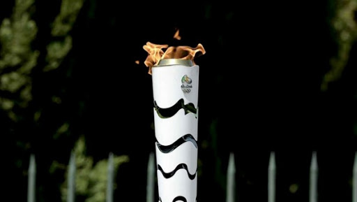 JO2016: la flamme olympique entame son dernier périple à Rio de Janeiro