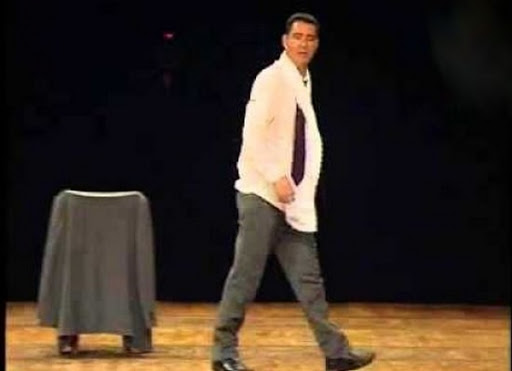 Le comédien Djamel Tebibel régale le public avec son one man show « Telabe Ya Hebabe »