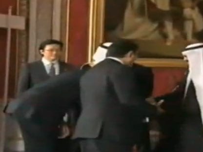 La courbette d’Obama au roi d’Arabie Saoudite fait polémique