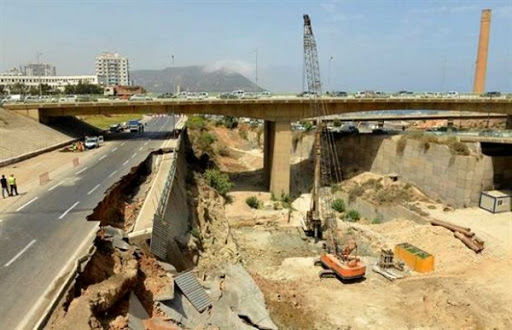La route du port d’Oran endommagée par un glissement de terrain, le trafic perturbé