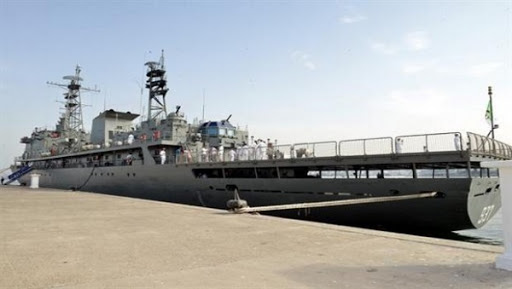 Le Commandant des forces navales inspecte le navire-école « Soummam » au terme de sa campagne d’instruction navale « Eté 2016 »