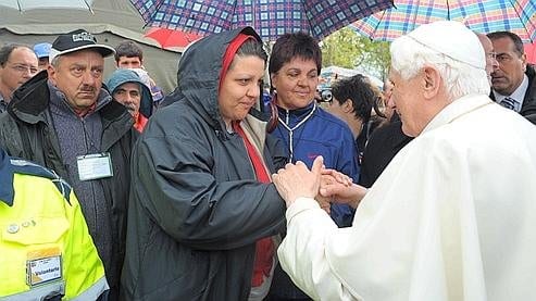 Le Pape partage la peine des sinistrés de Aquila