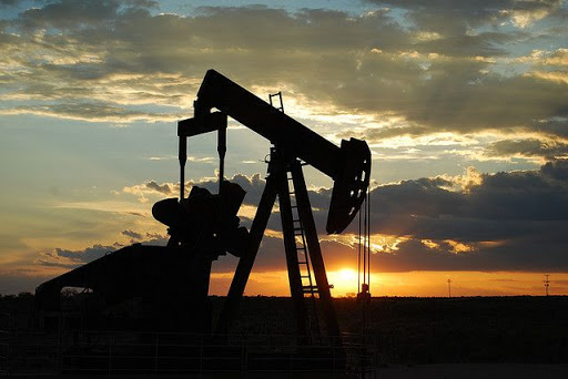 Le pétrole continue de grimper en Asie