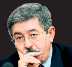 le terrorisme «lourdement écrasé»,selon Ouyahia